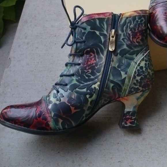 NWT L'Artiste hand painted leather bootie. FAIRYCORE STEAMPUNK ROMANTIC size 9 - Picture 3 of 13